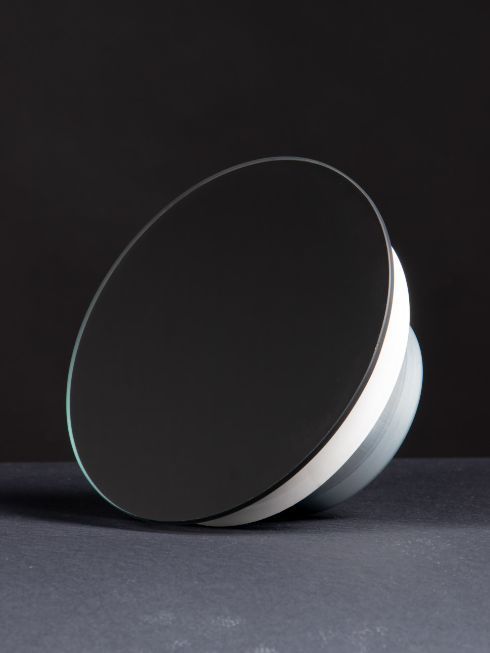 Анемостат со стеклянной внешней частью FOZA D 100 мм. Матовое стекло. Чёрный. RAL 9005. Круглый